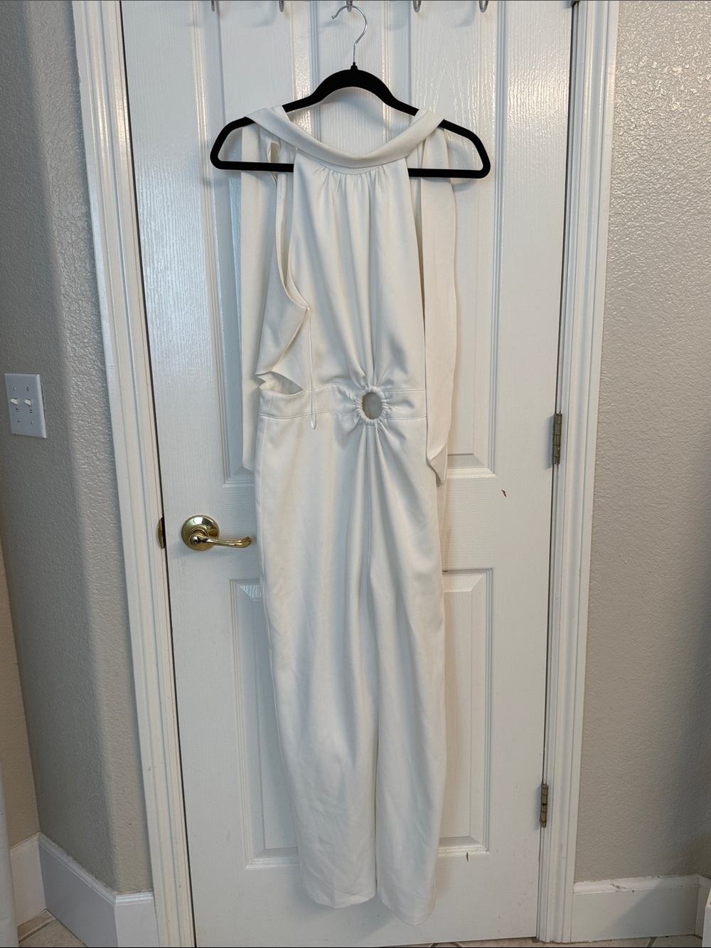 Sleeveless-Shoulder White jumpsuit with Ring Waist Detail